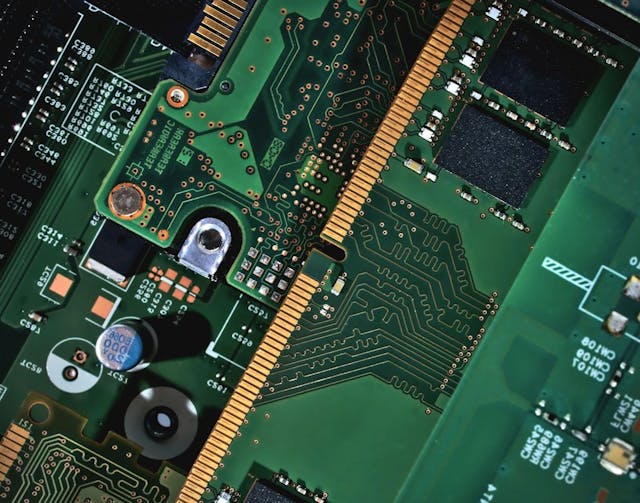 /why-linux-leads-the-charge-in-high-performance-computing feature image