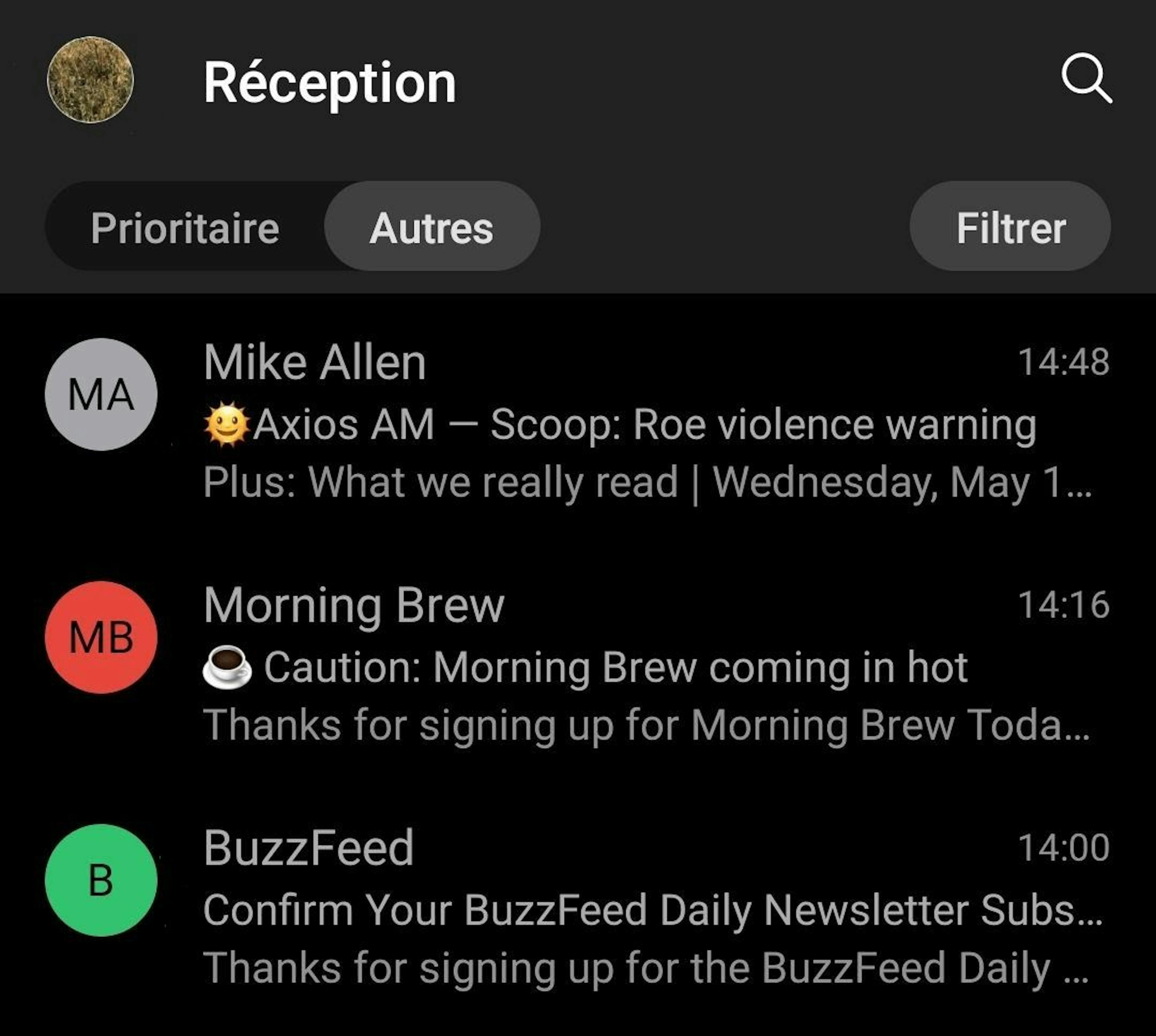 In Outlook, emails from Mike Allen, Morning Brew, and Buzzfeed are displayed with auto-generated avatars despite having custom avatars in other email clients.