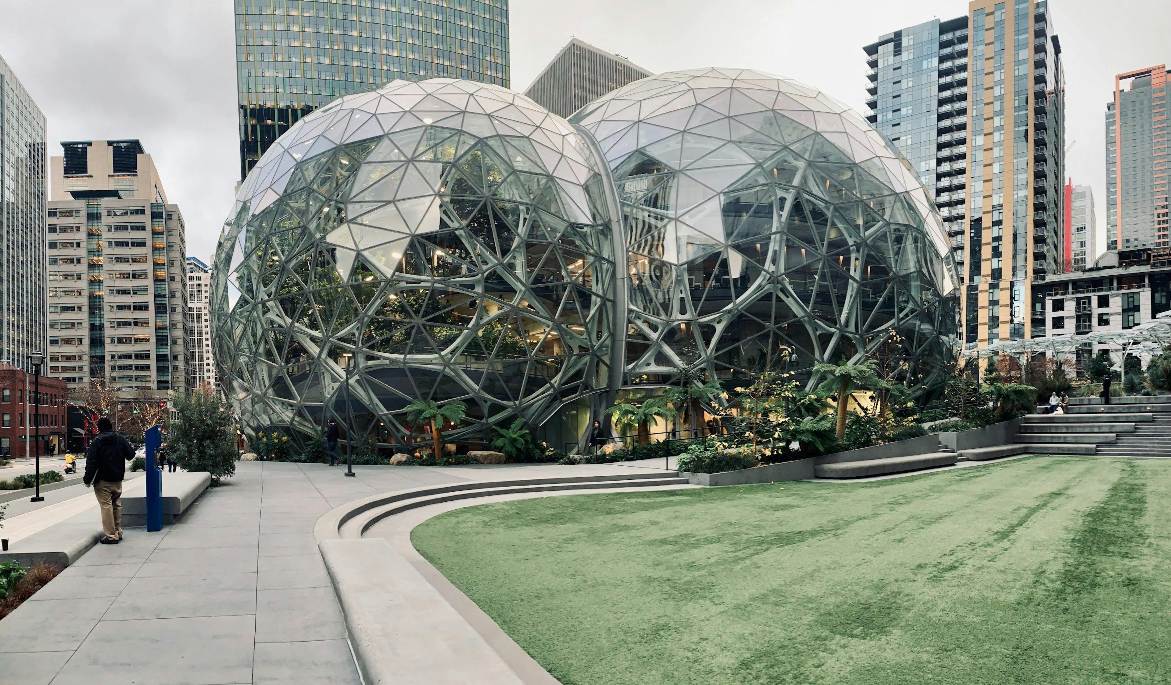 featured image - How to Deal with a Coworker Making More Money Than You