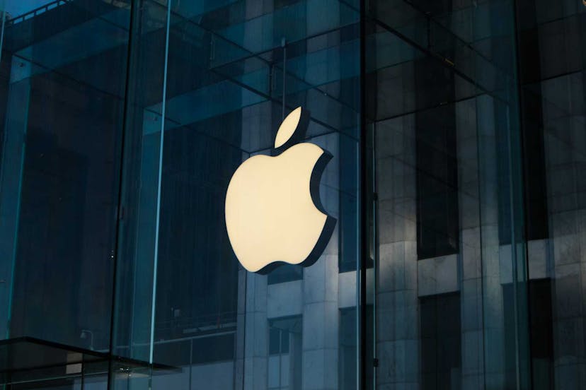 /apple-is-fighting-the-us-government-and-the-us-government-is-right feature image