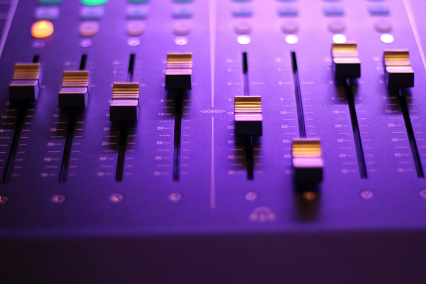 /artificial-intelligence-in-sound-design-a-revolution-or-a-threat feature image