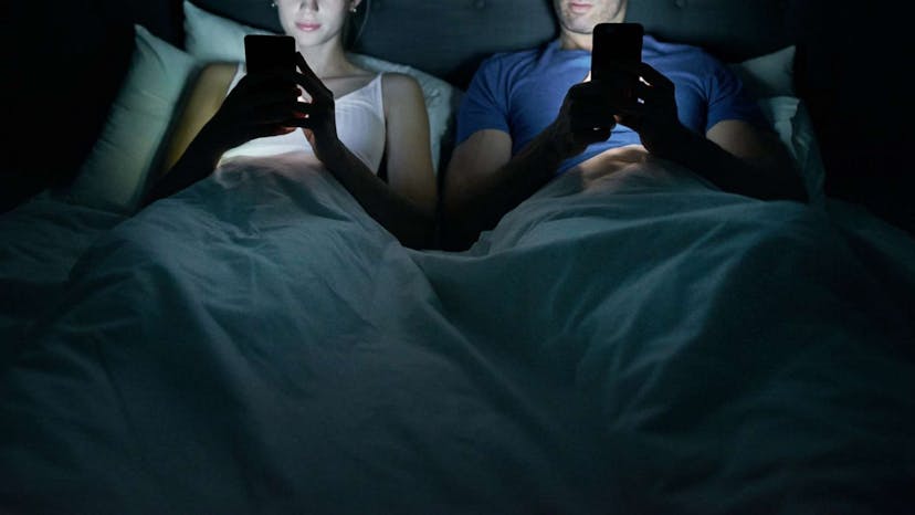 /beyond-the-screen-how-modern-technology-is-redefining-our-relationships-and-love feature image