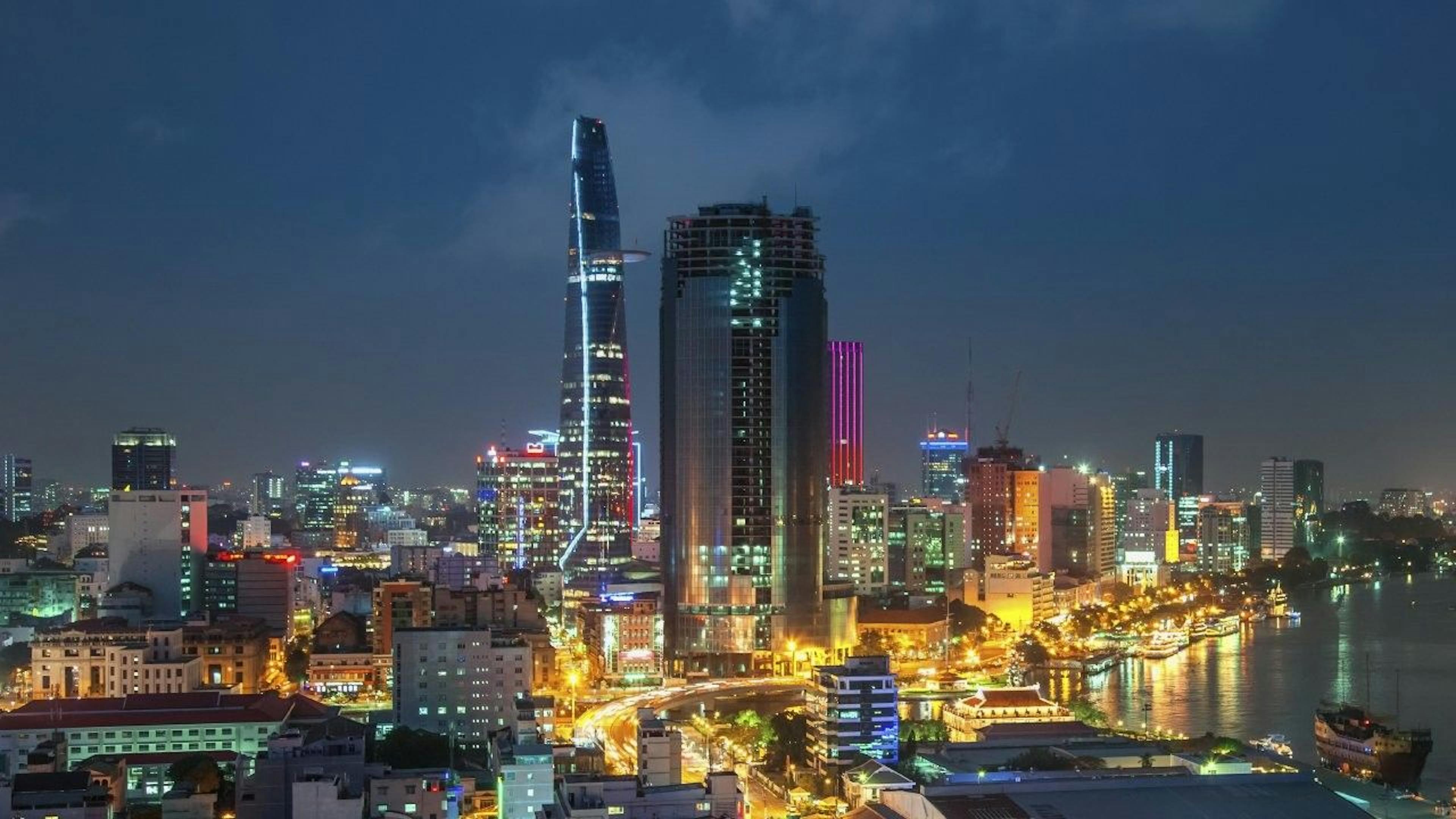 featured image - The Complete Guide to Becoming a Software Architect