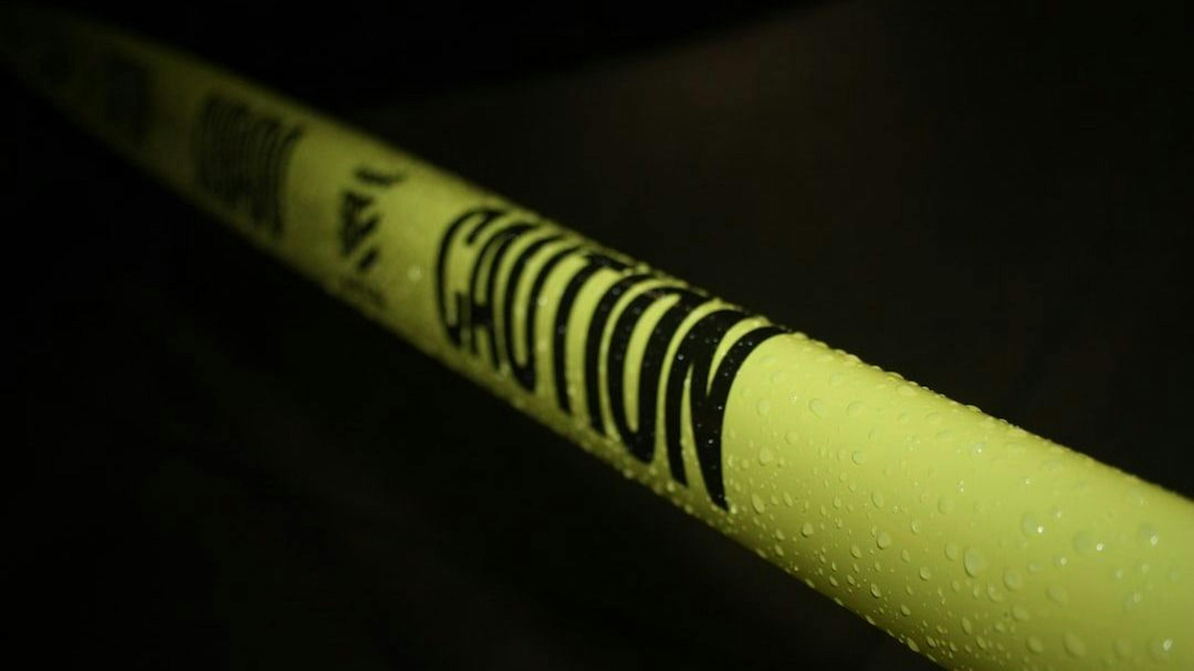 featured image - How to Avoid NFT Scams and Rug Pulls: 6 Red Flags to Avoid in 2022