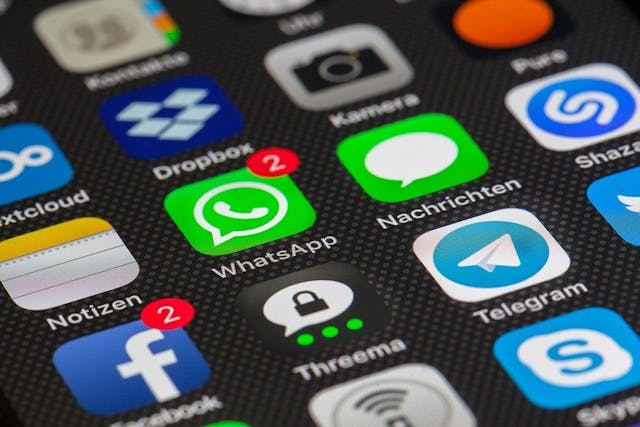 /building-a-private-messaging-chat-app-with-react-native-an-essential-guide feature image