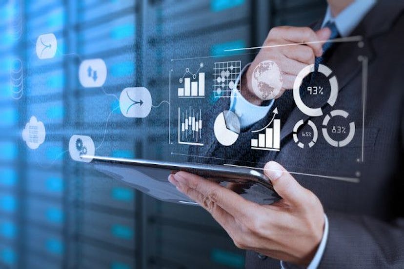 /4-data-analytics-certifications-that-boost-your-career-ge2v35mp feature image