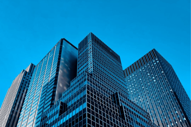 /breaking-down-organizational-barriers-to-accelerate-software-development feature image