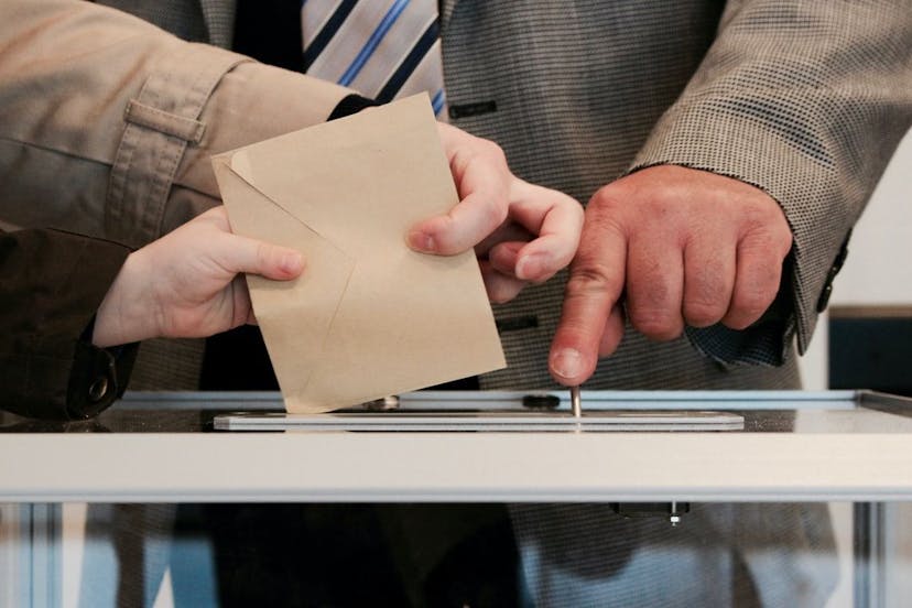 /how-to-create-an-anonymous-voting-system-on-the-blockchain-using-zero-knowledge-proofs feature image