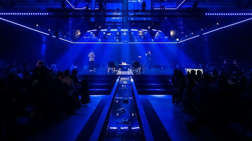 /15-startup-conferences-worth-your-time-and-budget-in-2025 feature image