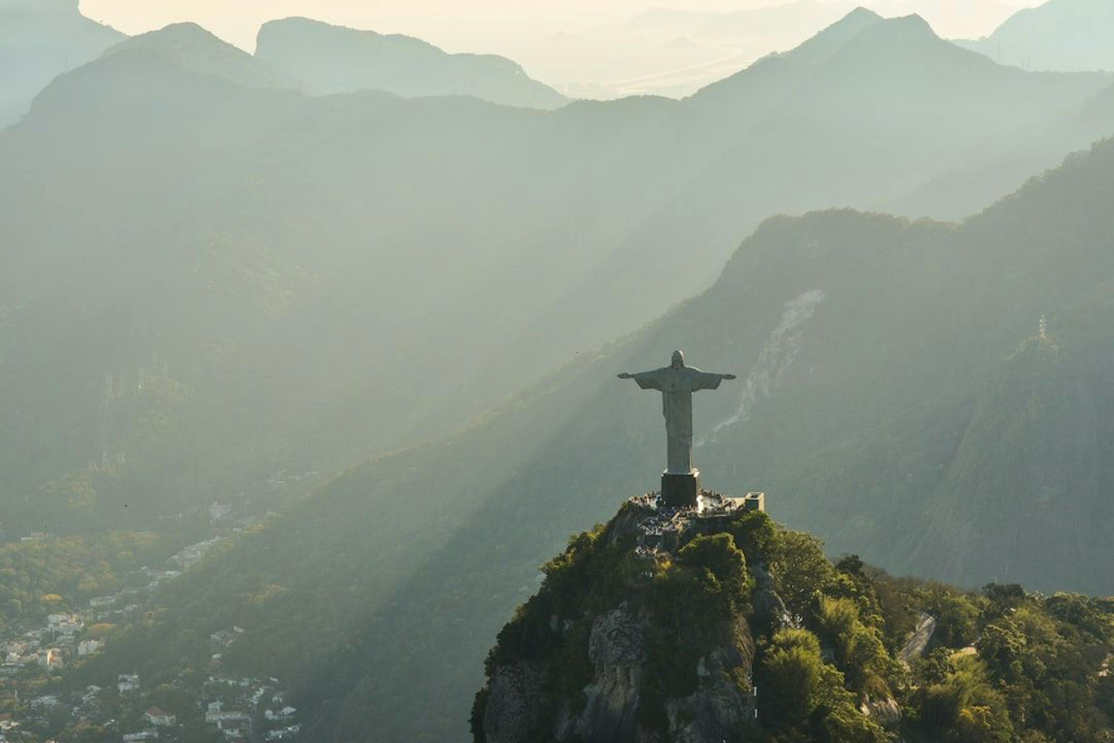 featured image - Brasil implementa regulamentos sobre uso de IA em eleições