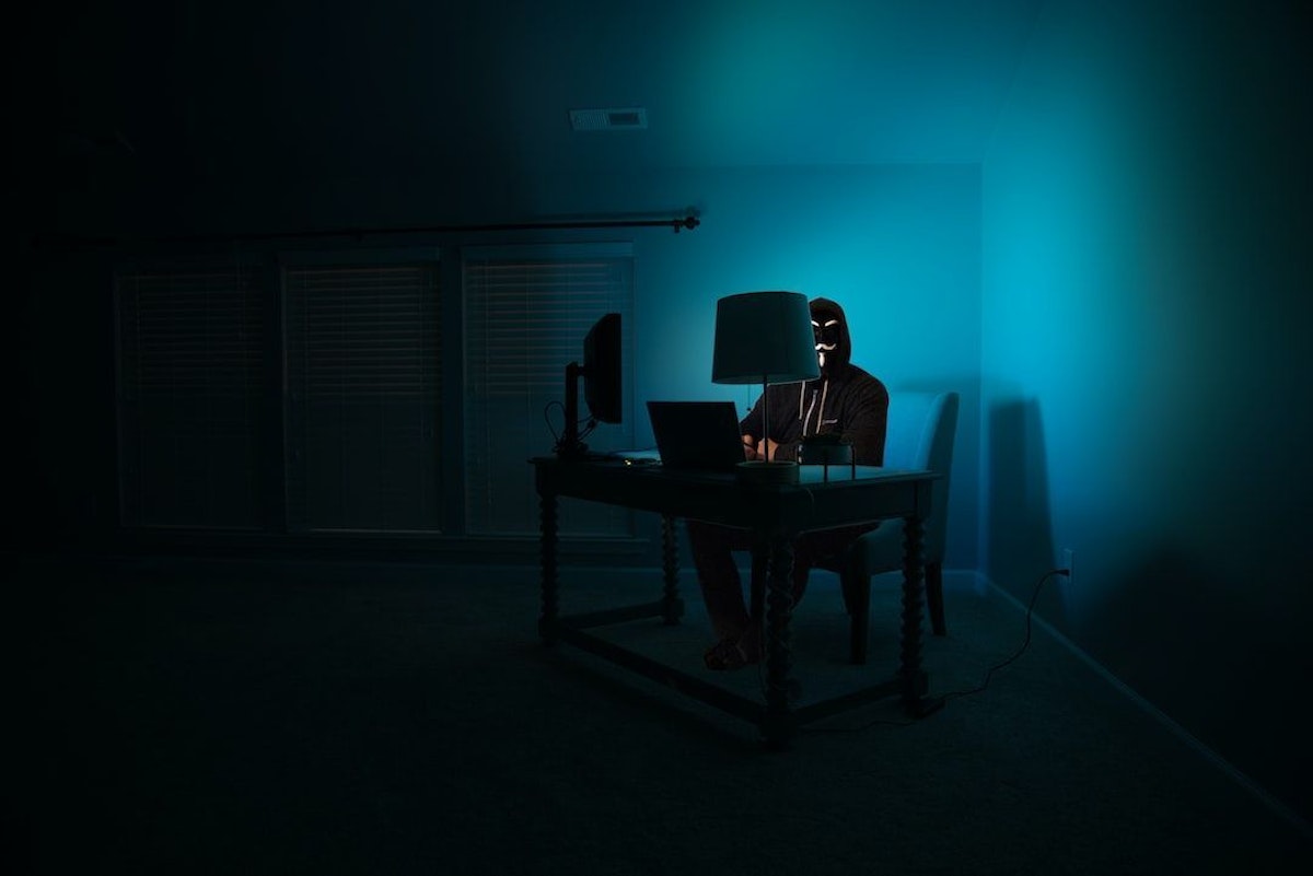 featured image - Insights de um fundador de startup de segurança cibernética: defendendo sua empresa contra hackers (Podcast)