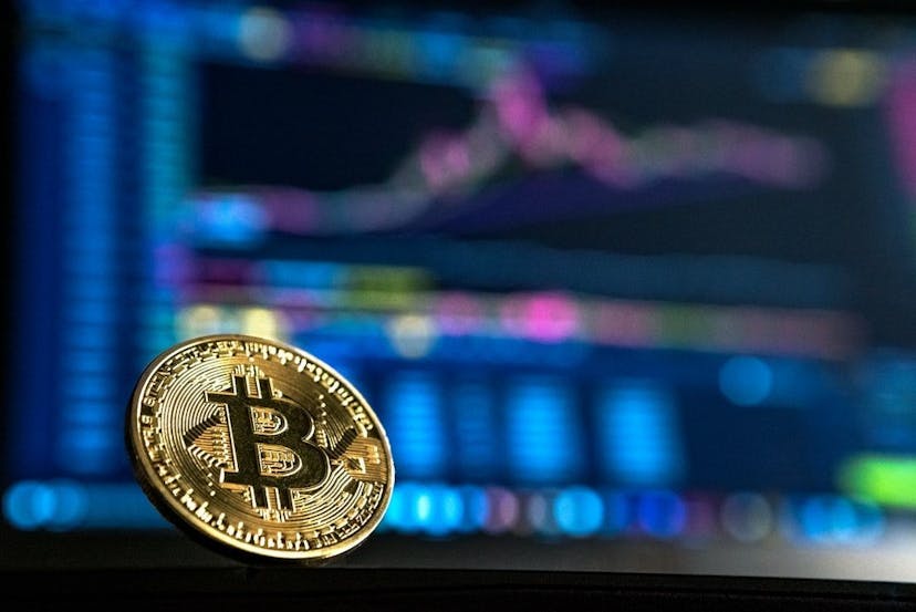/7-common-crypto-investing-mistakes-and-how-to-avoid-them-xc2k37em feature image