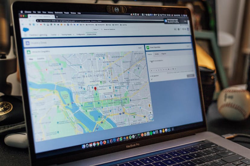 /building-a-slack-app-with-native-sfdc-integration-s7006wd feature image