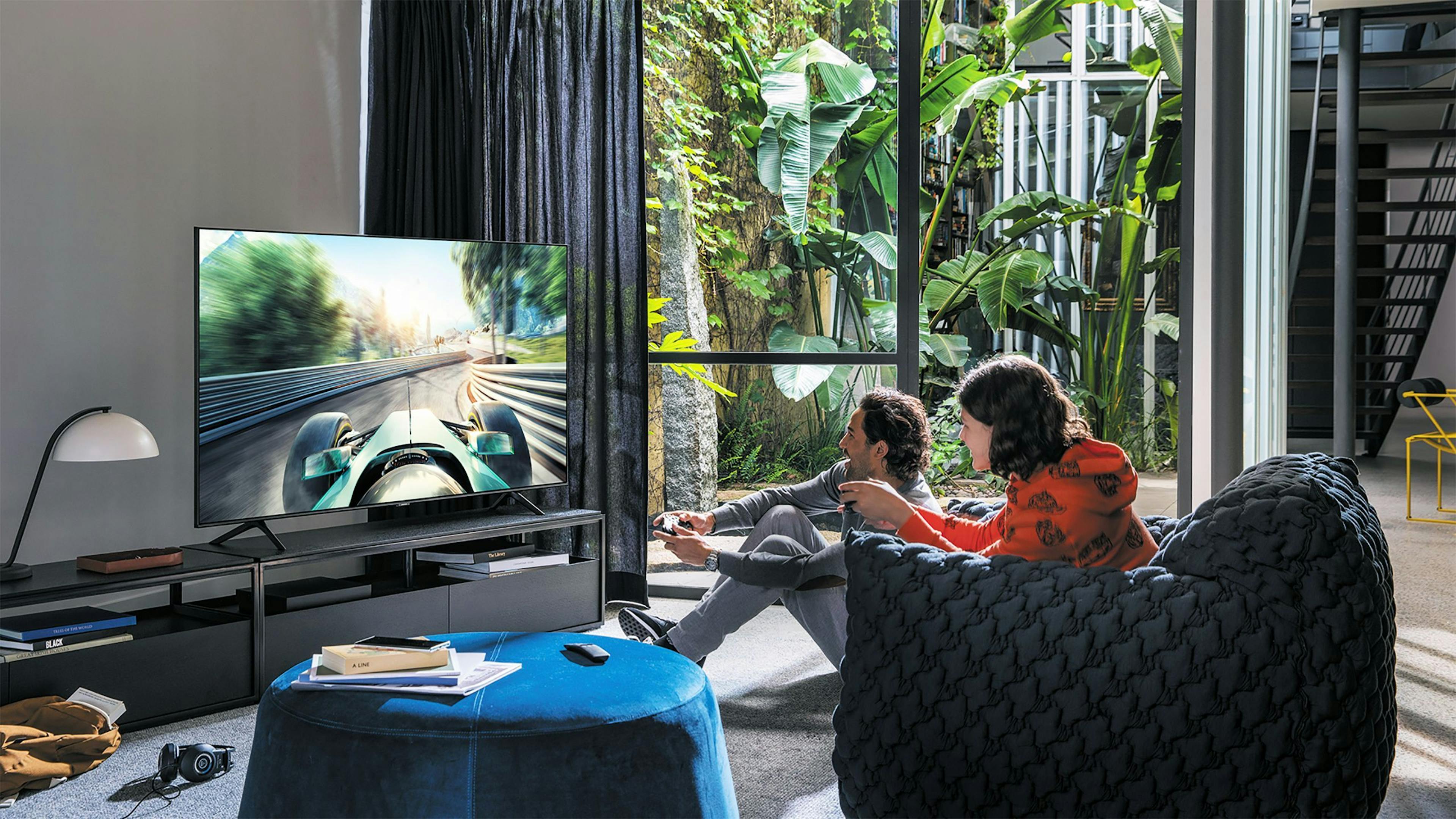 featured image - Smart TV Games to Keep the Whole Family Busy