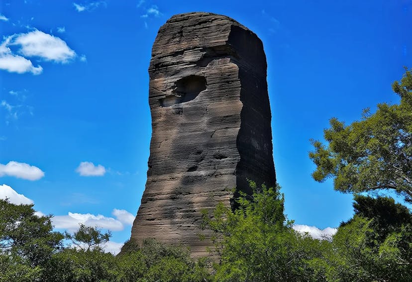 /a-majestic-monolith-in-clojure-38097e35f03d feature image