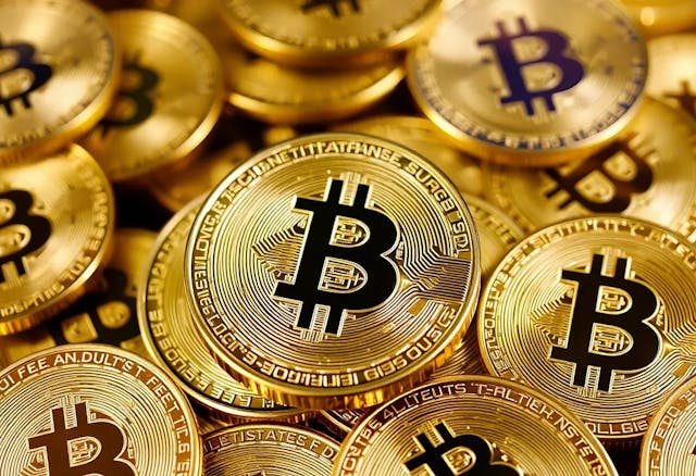 /what-virtual-real-estate-prices-tell-us-about-cryptocurrency-bubbles feature image