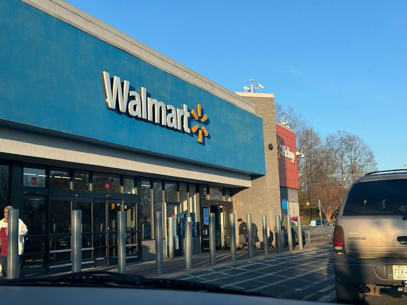 /stay-curious-stay-humble-lessons-for-pms-from-sam-waltons-retail-obsession feature image