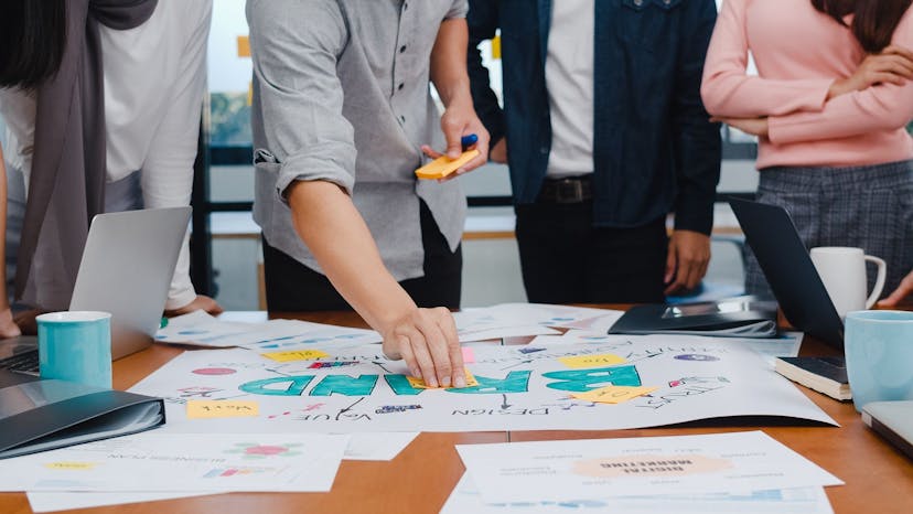 /choosing-between-prototyping-vs-mvps-in-software-development feature image