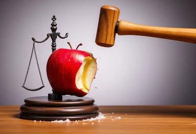 /a-united-states-court-denied-apples-emergency-motion-for-stay-heres-why feature image