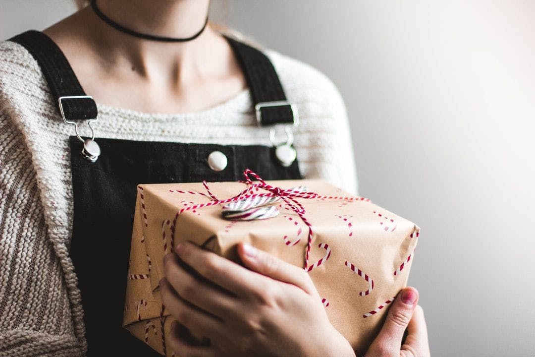 featured image - How to Sell Goods Online: 6 Tips to Prepare for the 2021 Holiday Shopping Season