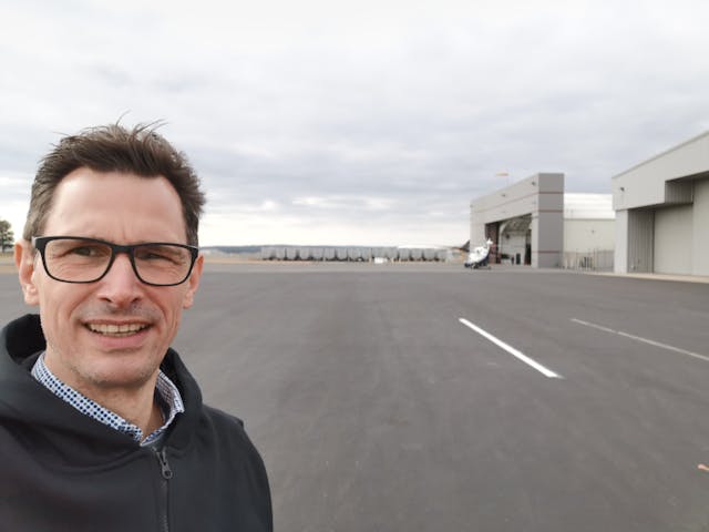 /the-evolution-of-automated-tug-vehicles-at-airports-with-expert-commentary feature image