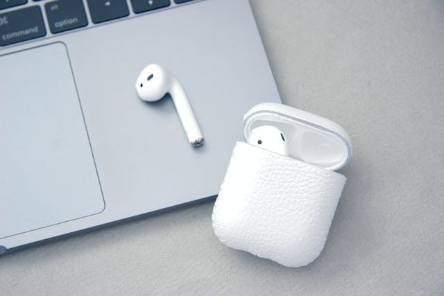 /8-best-wireless-earbuds-under-$50 feature image