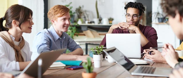 /4-tips-for-selling-your-business-online-nfs36zq feature image