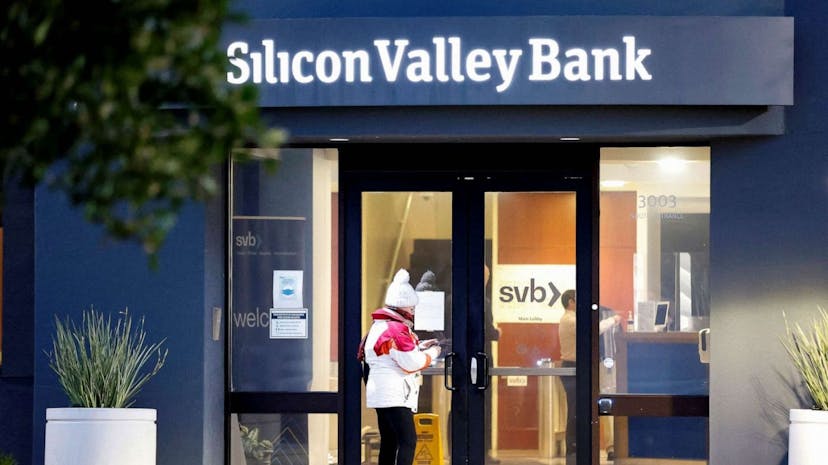 /examining-the-risk-of-a-banking-crisis-in-the-united-states feature image