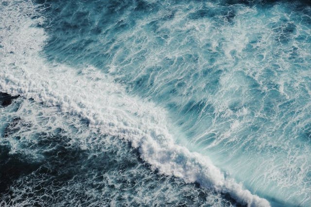 /streaming-in-nextjs-15-websockets-vs-server-sent-events feature image