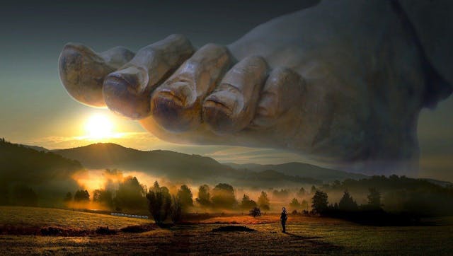 /application-modernization-breaking-up-the-god-service-using-heroku feature image