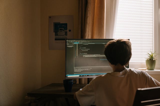 /5-features-to-consider-when-looking-for-a-reliable-data-loss-prevention-dlp-software-to-buy-b62g356g feature image