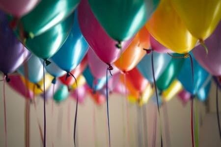 /how-to-make-the-floating-balloons-effect-in-reactjs feature image