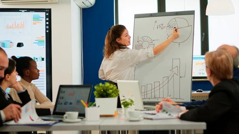/7-marketing-mistakes-b2b-saas-startups-make-and-how-to-fix-them feature image