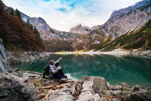 /7-best-outdoor-apps-for-nature-lovers feature image
