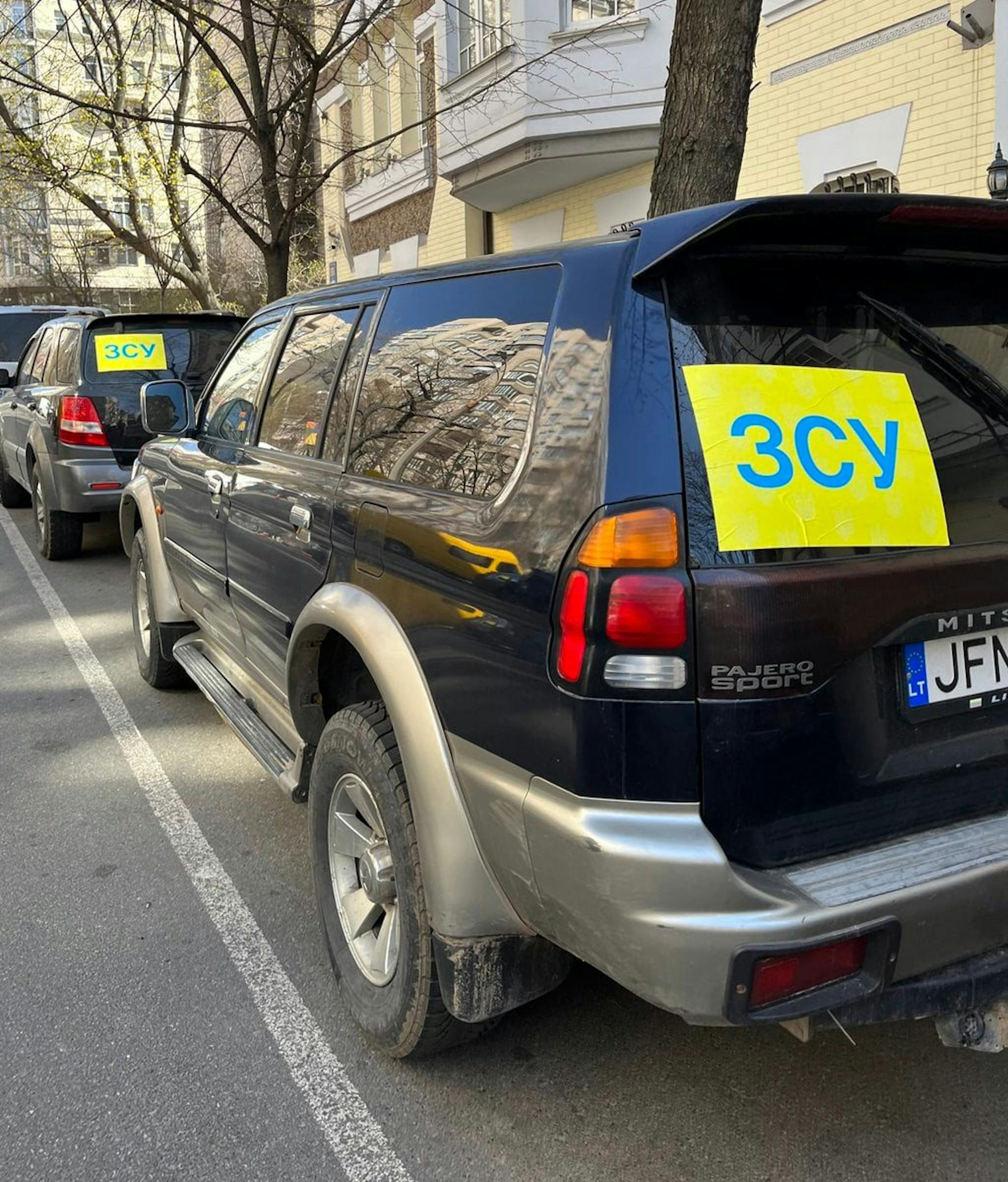 Since the first days of the war, Ukrainian businesses have been supporting the military by purchasing vehicles for the needs of the armed forces of Ukraine, as well as buying medicines for military hospitals and basic necessities for civilians. Photos: Bitmedia.Fund