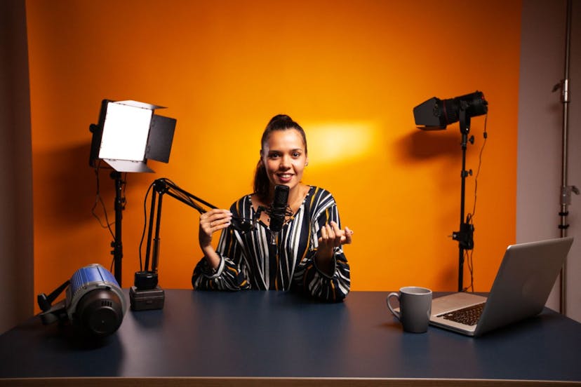 /5-easy-ways-to-get-video-testimonials-from-your-customers feature image