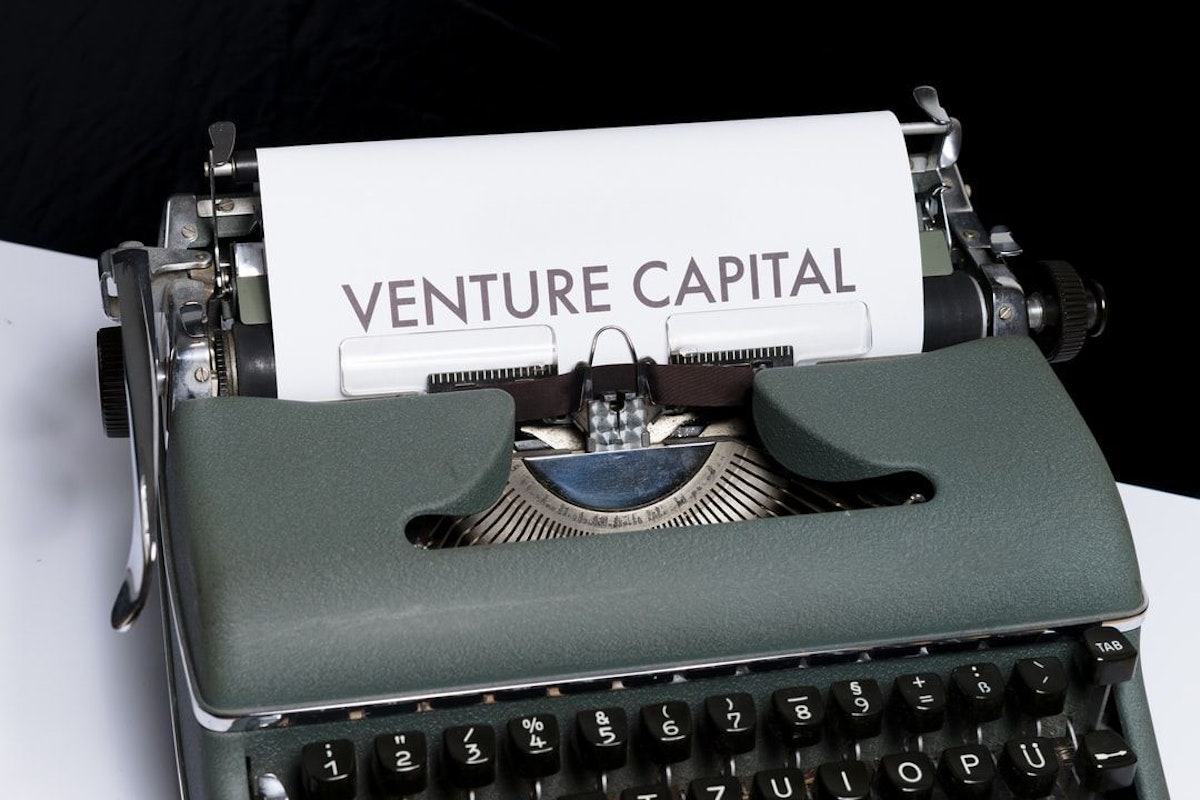 featured image - Pros and Cons of Venture Capital for Startups and their Founders