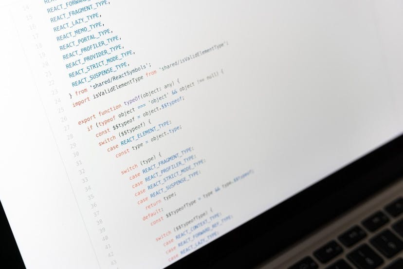 /solid-principles-in-javascript-what-does-the-o-stand-for feature image