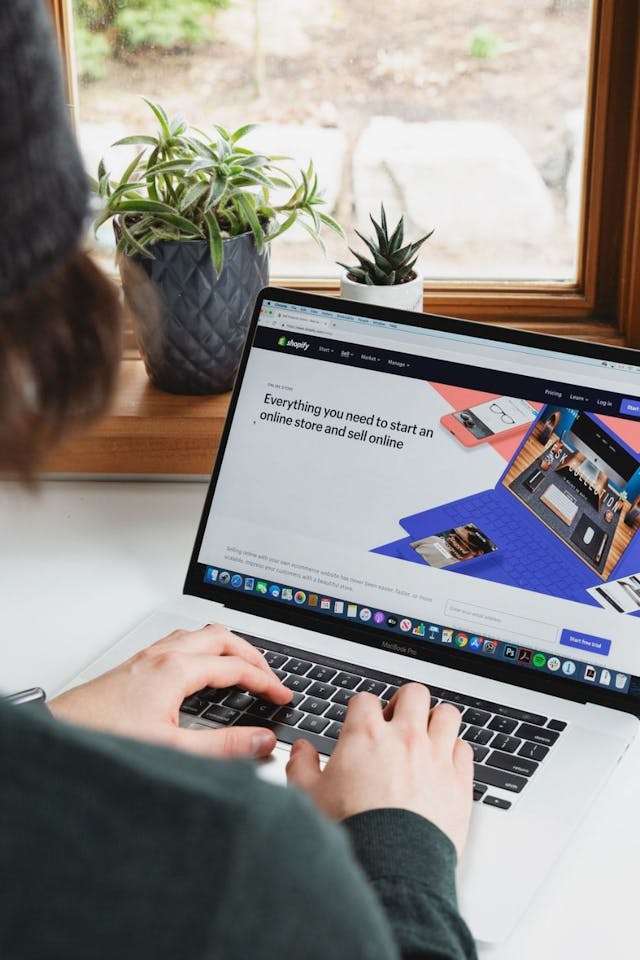 /shopifys-shop-pay-what-it-is-and-how-it-works feature image