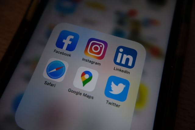 /linkedin-101-what-social-media-managers-need-to-know feature image