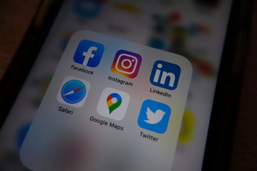 /linkedin-101-what-social-media-managers-need-to-know feature image