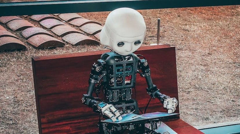 /how-to-increase-e-commerce-revenue-using-ai feature image