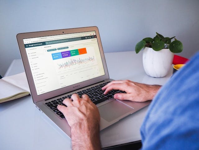 /10-reasons-why-you-should-focus-on-long-tail-keywords-to-drive-quick-traffic feature image