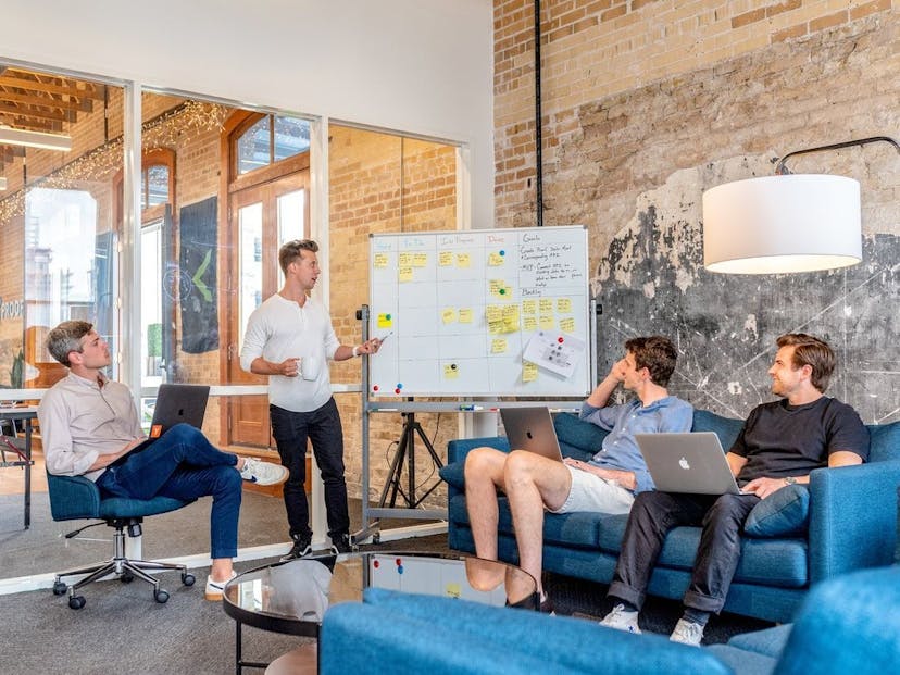 /5-reasons-your-team-needs-an-online-whiteboard feature image