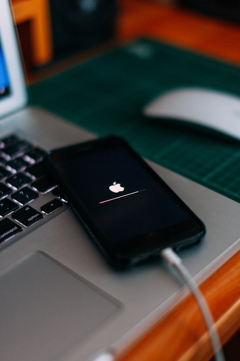 /a-guide-to-hiring-ios-and-android-developers feature image