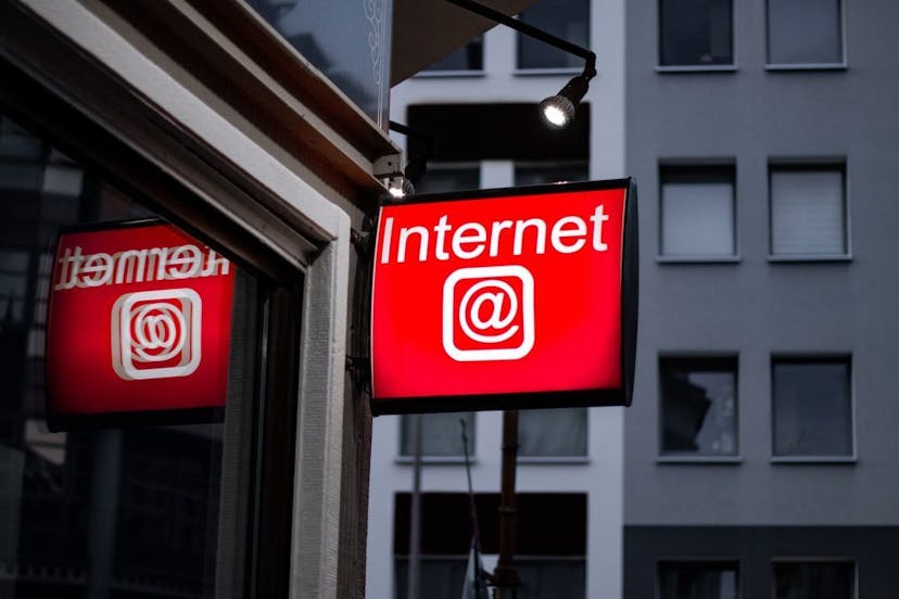 /before-the-internet-vs-after-the-internet feature image