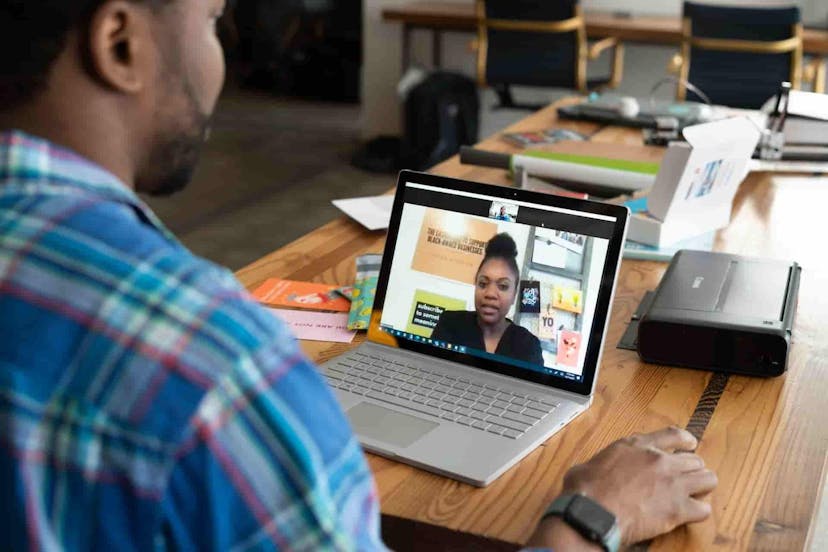 /25-questions-candidates-should-ask-in-an-interview-for-remote-work feature image