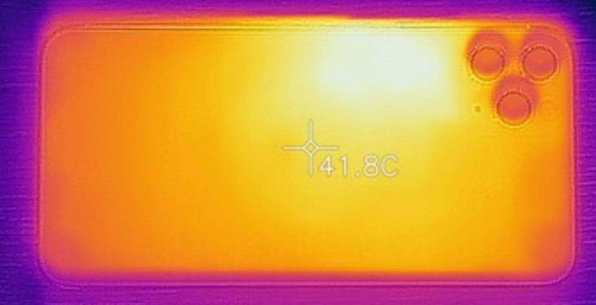 Thermal image of the iPhone during operation