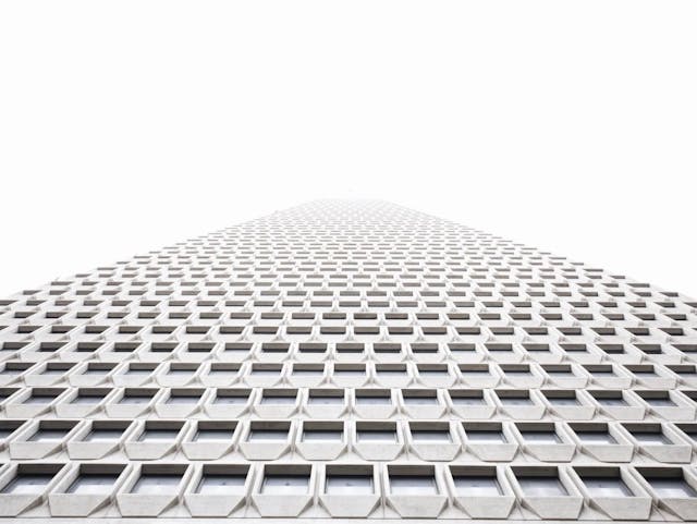 /microservices-vs-monolithic-architecture feature image