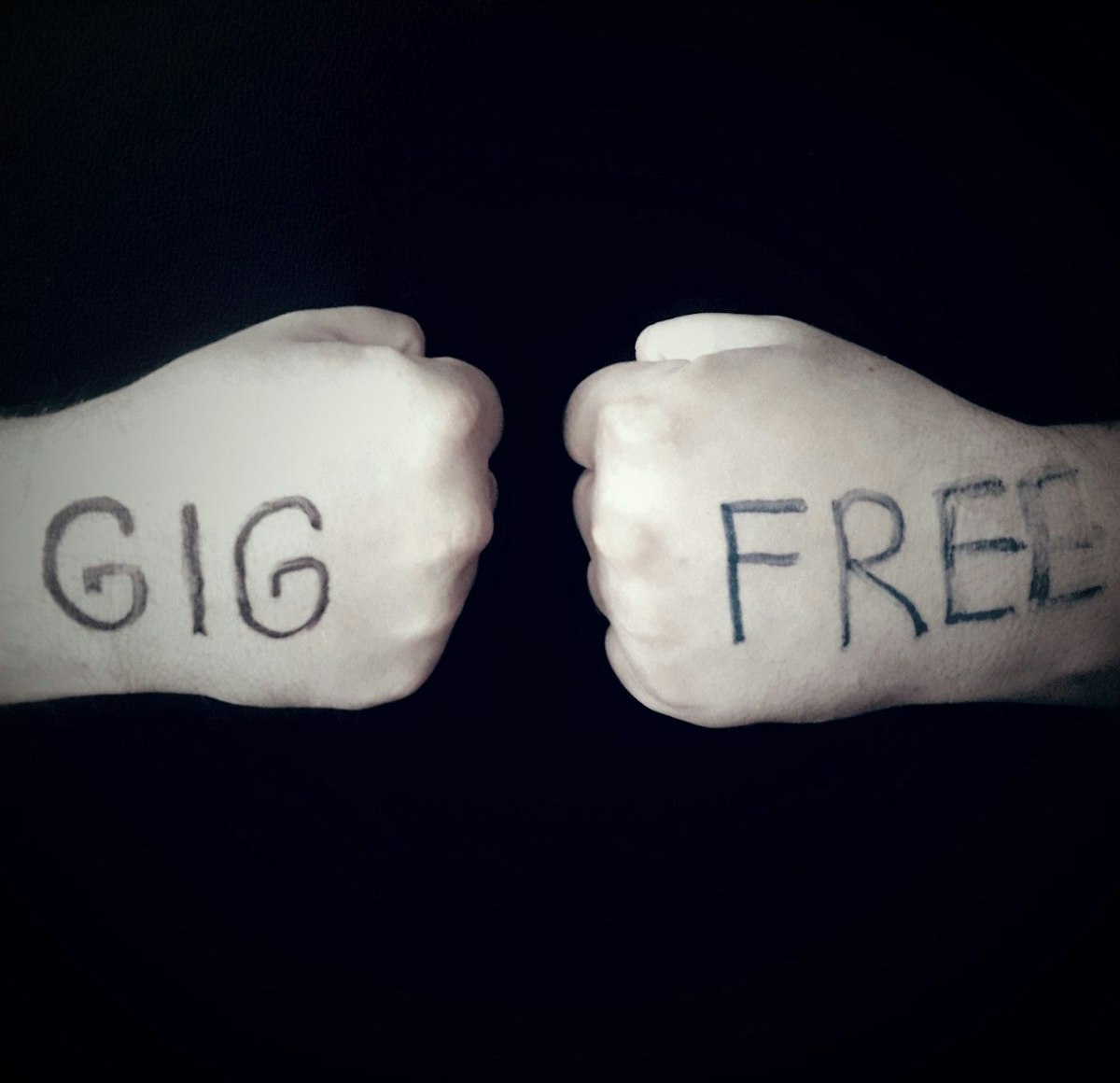 featured image - Freelancing vs. The Gig Economy